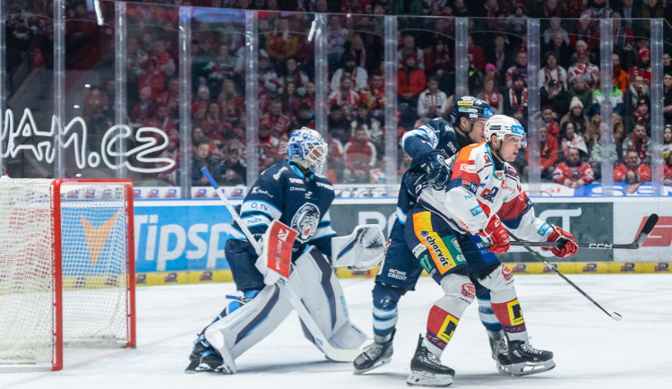 Další vítězství! Tygři skolili Pardubice povedeným závěrečným dějstvím, na jejich ledě vyhráli 3:2