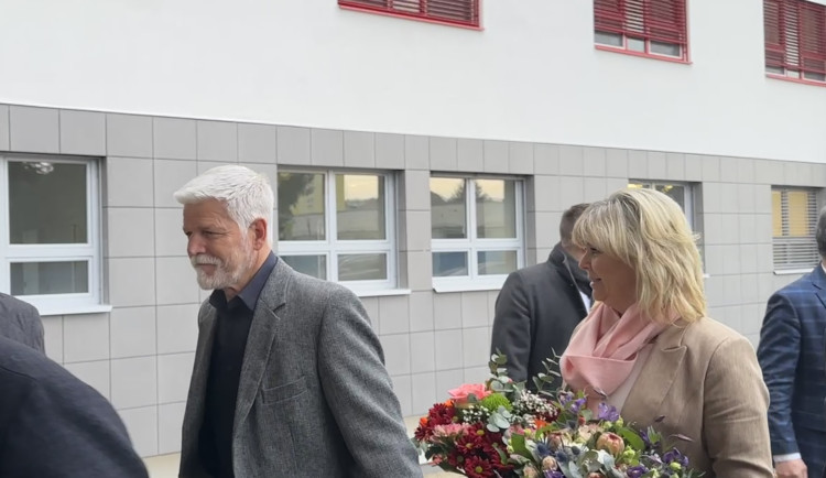 Lidé žijí ve dvou paralelních světech, řekl prezident Petr Pavel při návštěvě budějovické radnice