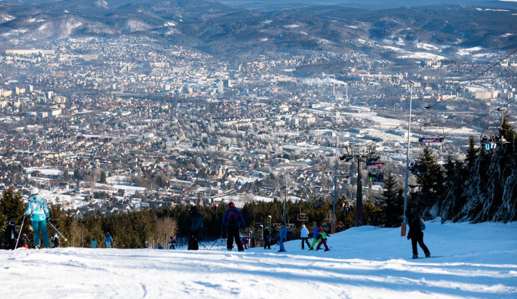 Liberec začal jednat s TMR, zda uplatní opci na provozování skiareálu na Ještědu