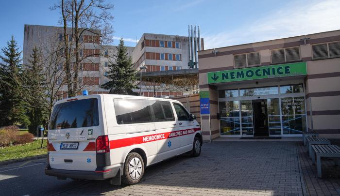 V jablonecké nemocnici platí zákaz návštěv na jednom z oddělení. Důvodem je nárůst respiračních onemocnění