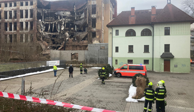 V Liberci se v areálu bývalé Textilany částečně zřítila budova někdejší tkalcovny