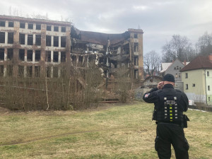 V Liberci se v areálu bývalé Textilany částečně zřítila budova někdejší tkalcovny