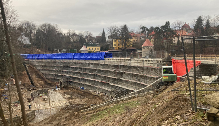Rekonstrukce přehrady v Liberci by měla skončit v závěru roku, bude dražší