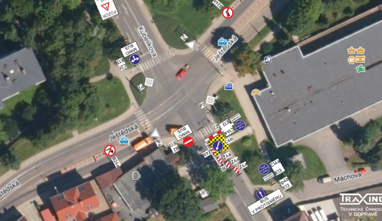 Kubelíkova ulice je ode dneška kvůli havárii vody jednosměrná. Oprava má trvat dva dny