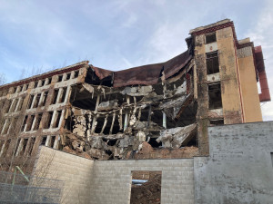 Demolice poslední budovy Textilany začne v pátek. Kvůli přilehlé zástavbě změnil statik místo zahájení bourání