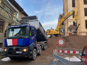 Demolice poslední budovy Textilany začne v pátek. Kvůli přilehlé zástavbě změnil statik místo zahájení bourání