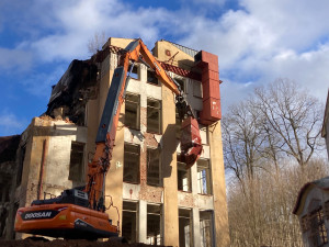 Demolice posledního objektu Textilany začala. Skončit má do deseti dnů