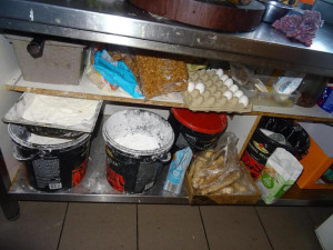 Hygienici uzavřeli kvůli špíně a dalším prohřeškům vietnamskou restauraci Hanoi ve Cvikově