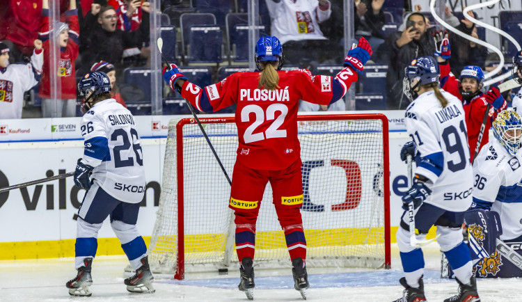 České hokejistky v prvním utkání na turnaji v Liberci deklasovaly Finsko 7:2, dnes je čekají Švýcarky