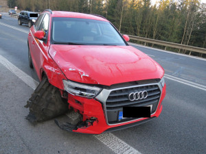 Čelní srážka u Rádla. Řidička dostala smyk na namrzlé silnici