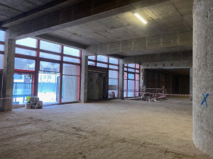 Libereckým bazénem zní sbíječky, vybouráno už bylo 8 tisíc tun betonu a obkladů. Červený tobogán nahradí nový