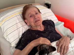 Vratislavické SeniorCentrum využívá k aktivizaci klientů i teriéra Joeho. Zlepšuje náladu i soustředění