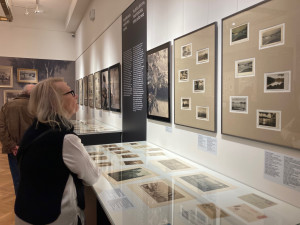 Jako pohlazení po duši. Liberecké muzeum vystavuje pohlednice krajiny a přírody špičkového meziválečného fotografa