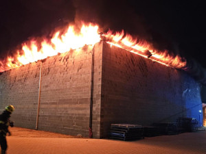 Hasiči zasahovali v roce 2024 častěji, dopravních nehod ale bylo ale oproti předchozímu roku méně