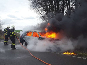 Hasiči zasahovali v roce 2024 častěji, dopravních nehod ale bylo ale oproti předchozímu roku méně