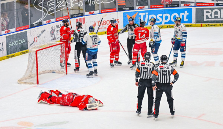 Tygři deklasovali Olomouc na jejím ledě 6:1