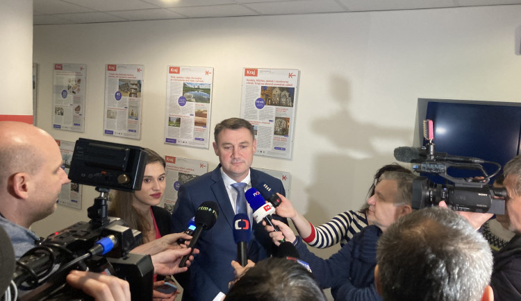 Martin Půta zůstává hejtmanem, v tajném hlasování pro jeho odvolání nehlasovala nadpoloviční většina zastupitelů