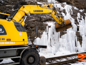 Ledopády cestující na trati mezi Smržovkou a Josefovým Dolem nepotěší. Musely ustoupit bezpečné jízdě vlaků