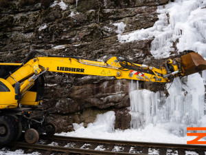 Ledopády cestující na trati mezi Smržovkou a Josefovým Dolem nepotěší. Musely ustoupit bezpečné jízdě vlaků