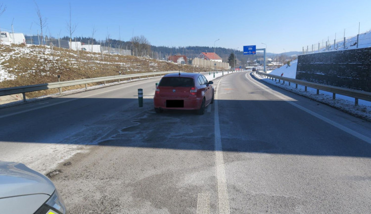 Policie hledá svědky nehody z minulého týdne, ke které došlo na příjezdu do Jablonce v Lukášově