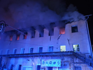 Noční požár v Kateřinkách. Hořelo v objektu, kde sídlí dětské centrum