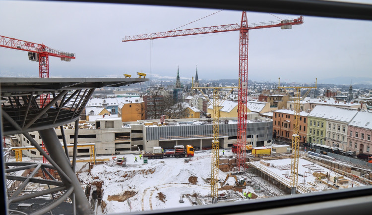 Stavba centra urgentní medicíny v areálu Krajské nemocnice v Liberci, snímek z 13. února 2025.