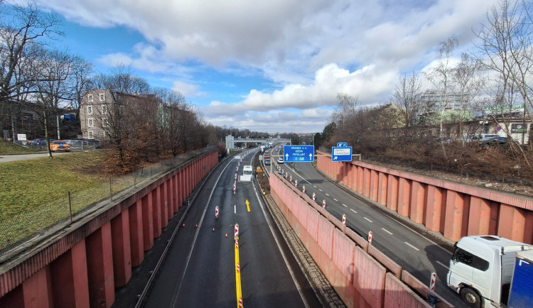 Na průtahu Libercem se v tunelu uzavře druhý tubus, dojde ke změně dopravního značení