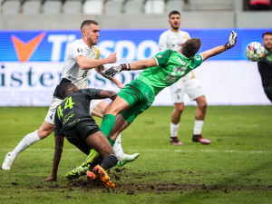 Jablonec uhrál na hřišti Hradce Králové remízu 1:1, přestože domácí posledních 15 minut dohrávali v deseti