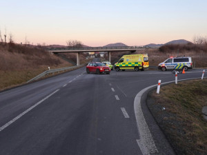 Řidič citroenu srazil na Českolipsku při odbočování vlevo cyklistu v protisměru. Oslnilo mě slunce, říká