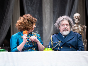 Na jeviště libereckého Šaldova divadla se vrací ikonická fraška plná typicky anglického humoru Charleyova teta