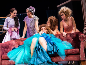 Na jeviště libereckého Šaldova divadla se vrací ikonická fraška plná typicky anglického humoru Charleyova teta