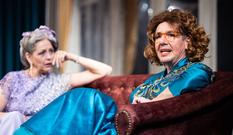 Na jeviště libereckého Šaldova divadla se vrací ikonická fraška plná typicky anglického humoru Charleyova teta