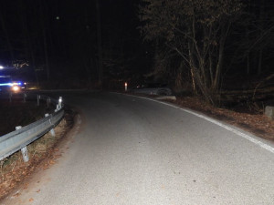 Opilý řidič na Frýdlantsku nevybral zatáčku a havaroval. Nadýchal přes dvě promile