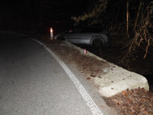 Opilý řidič na Frýdlantsku nevybral zatáčku a havaroval. Nadýchal přes dvě promile