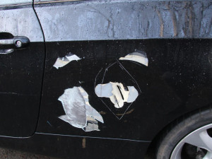 V České Lípě se Vandal vyřádil na zaparkovaném BMW