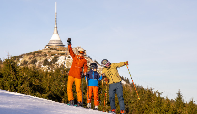Závěr lyžařské sezóny na Ještědu. Skiareál nabízí skipasy jen za 90 korun