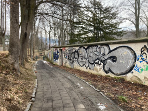 Pak pod Klášterem se v příštím roce promění. Cesta z Klášterní ulice k přehradě bude nově bezbariérová