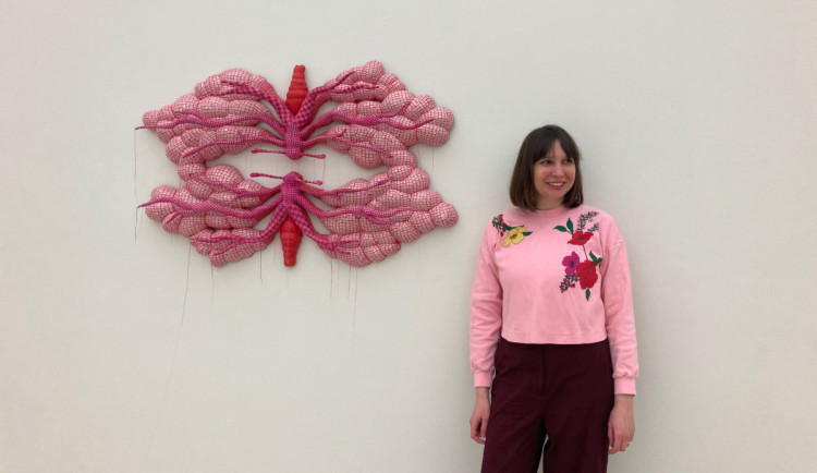 V liberecké galerii se ukrývá Třesoucí se říše. Stojí za ní slavná maďarská sochařka Zsófia Keresztes