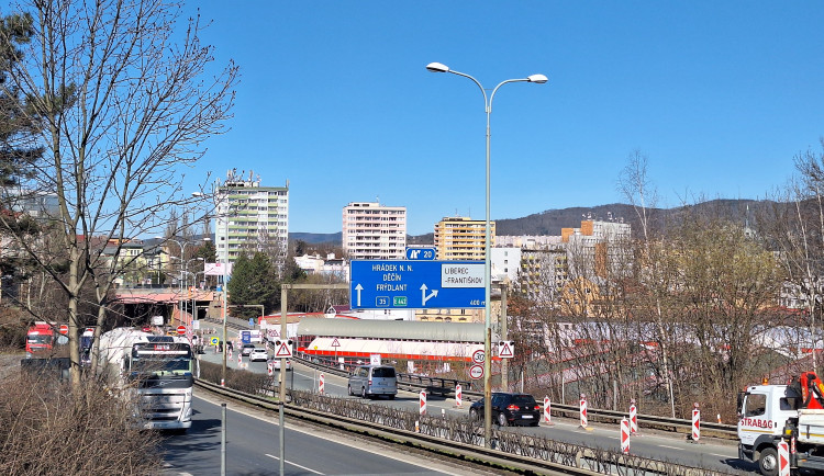 Liberecký tunel na průtahu krajským městem se dnes ve 20 hodin na 20 minut úplně uzavře