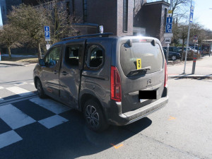 Nehoda u letního kina v Jablonci. Řidič auta nedal přednost motorce