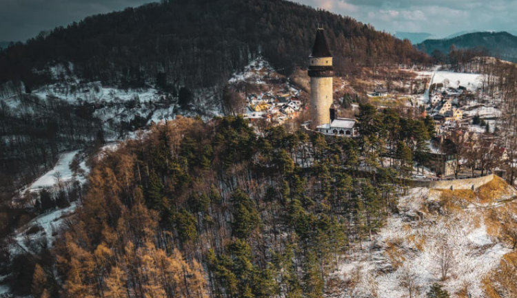 Nová střecha na štramberské Trúbě i opravená sušárna lnu na Novojičínsku. Krajské památky si letos polepší