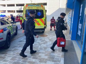 Republikový unikát od liberecké záchranky. Tašky Panik pro složky IZS pro situace, ve kterých záchranáři ke zraněným nemohou