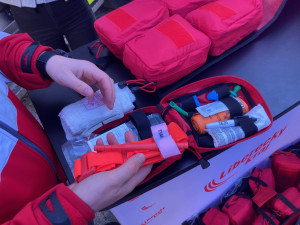 Republikový unikát od liberecké záchranky. Tašky Panik pro složky IZS pro situace, ve kterých záchranáři ke zraněným nemohou