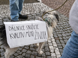 Lidé v Turnově protestovali proti plánované silnici 35 vedoucí Českým rájem. Je na čase začít se stavbou, kontruje ministr Kupka
