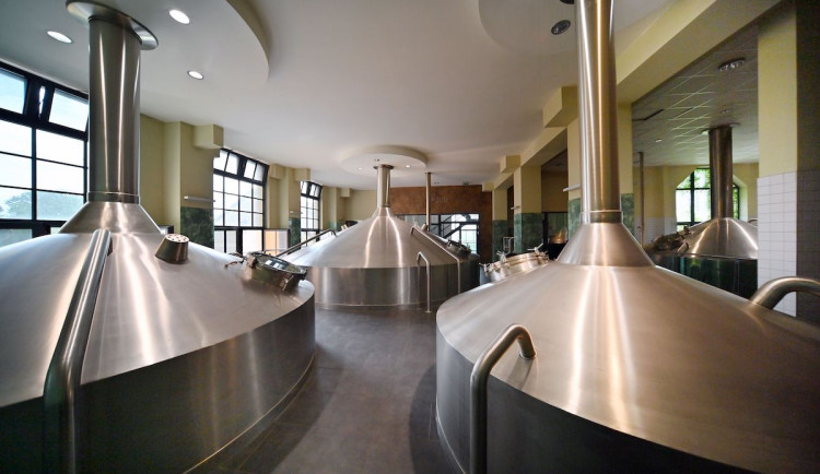 Svijanský pivovar po letech rozšíří varnu. Do provozu uvedl také robotickou linku na plnění sudů