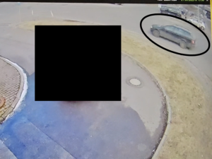 Na parkovišti u jabloneckého Penny narazil do jiného vozu a ujel. Řidiče černé Oktávky teď hledá policie