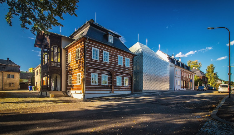 Historická roubenka i náves. O Cenu Karla Hubáčka se letos uchází 19 soutěžících