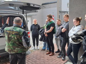 Budoucí záchranáři měli možnost nahlédnout do práce policie