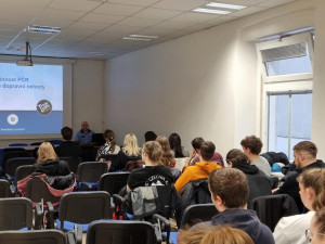 Budoucí záchranáři měli možnost nahlédnout do práce policie