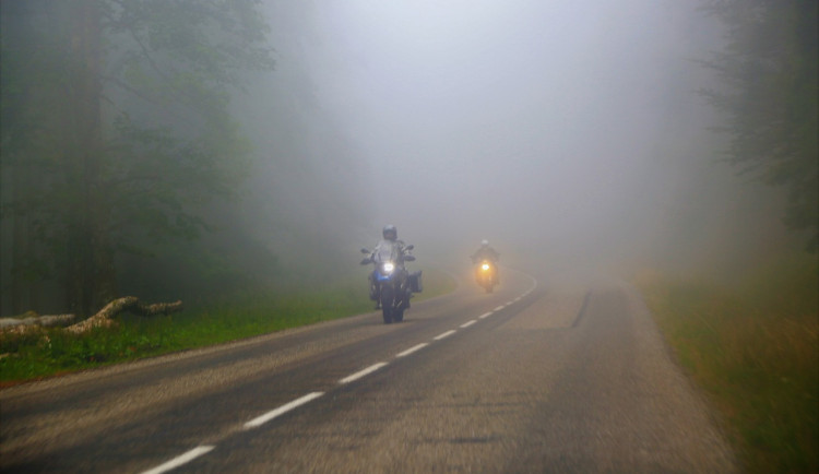 Jihomoravští policisté řešili od začátku roku již 28 dopravních nehod s účastí motorkáře. Po zimních měsících doporučují opatrnost